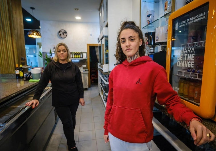 Denuncian la agresión de un cliente a una camarera en La Zubia «por la tardanza en atenderles»